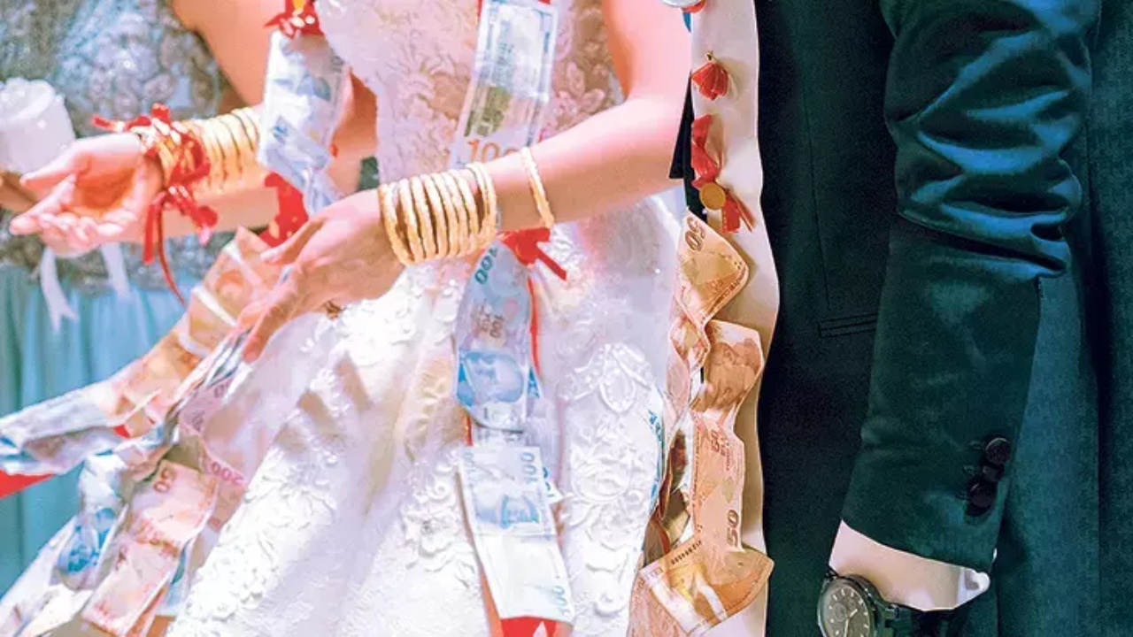 Davetiyeler değişti, zarflar tarihe karışıyor: Düğünlerde IBAN dönemi başladı