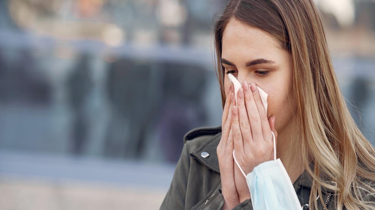 Geçmeyen burun akıntısı uyarısı: Sandığınızdan daha ciddi olabilir
